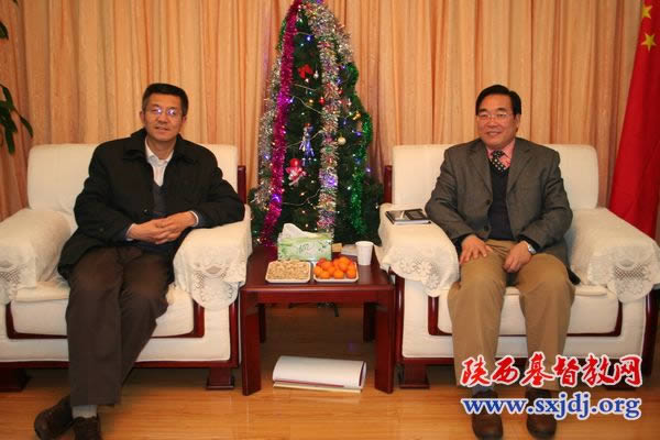 省委统战部领导来我会祝贺圣诞节