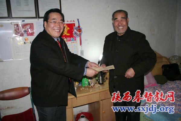 省两会负责人春节前看望教会老前辈,关心基层教牧同工(图3)