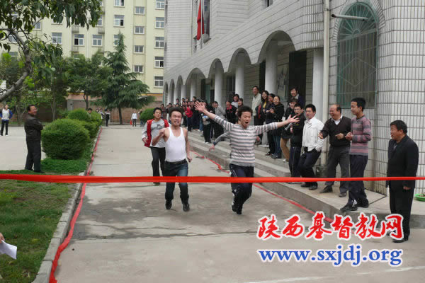 陕西圣经学校举行2010年春季运动会(图2)