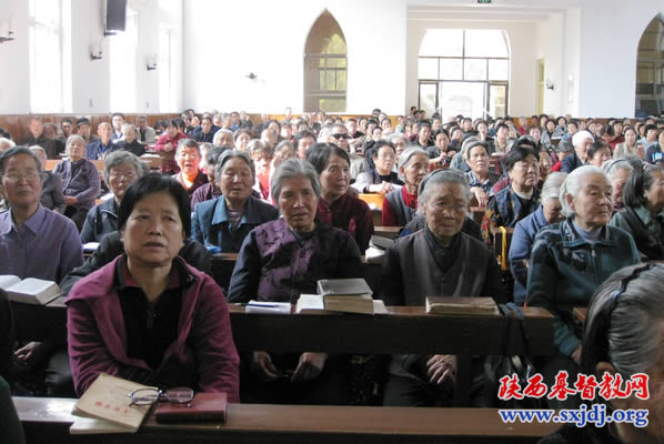 三原教会举行第11届敬老感恩礼拜(图1)