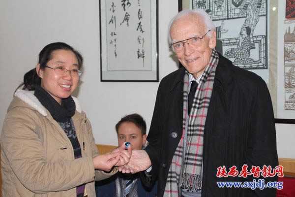 美国葛培理布道会副总裁亨利•霍利牧师一行来我省访问(图4)