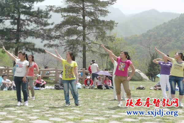 陕西圣经学校举行爱国主义教育活动