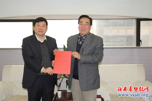 商洛市民政局侯惠邦副局长来省两会送感谢信(图2)