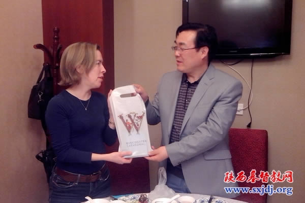 英国圣公会来陕西教会访问