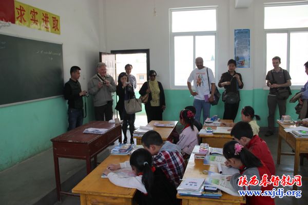 爱德基金会项目资助方考察组来我省教会访问