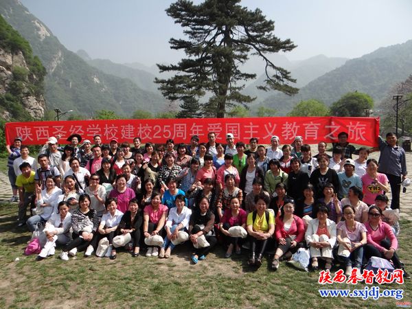 圣经学校开展爱国主义教育活动