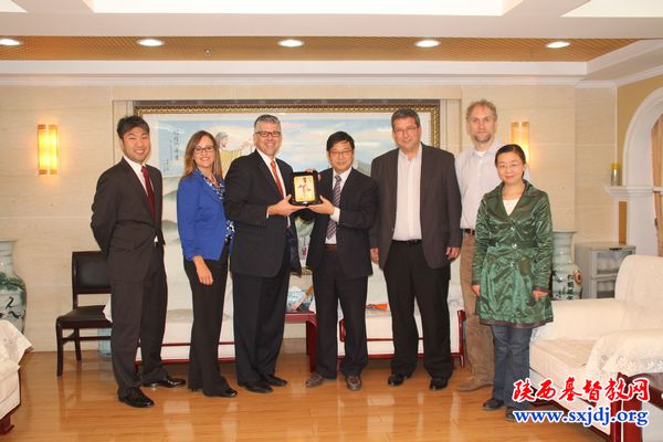 美国归正宗一行访问我省教会(图2)