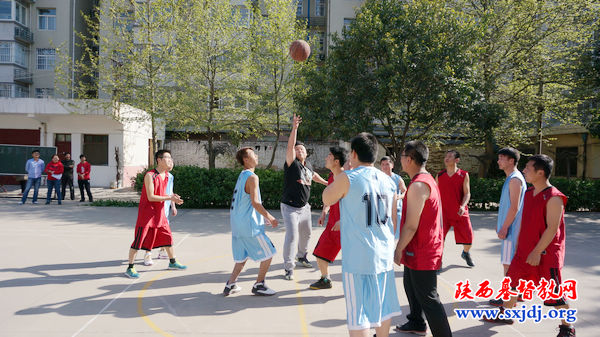 陕西圣经学校举行春季运动会(图2)