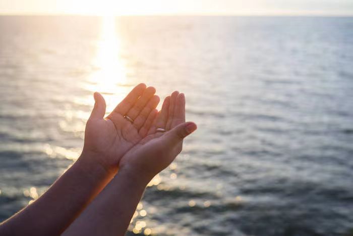 主日证道 | 心存敬畏（薛卉牧师）