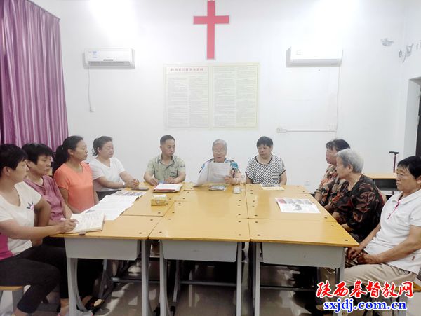 杨凌示范区张家岗福音堂组织学习省民宗委文件精神