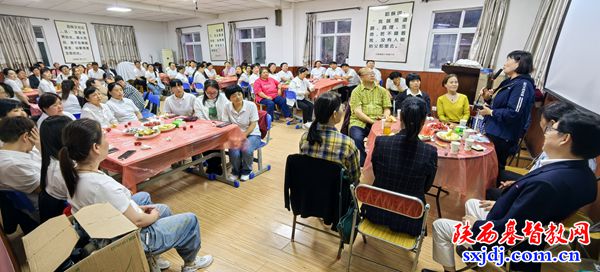 铜川基督教会热情接待陕西圣经学校王红校长一行