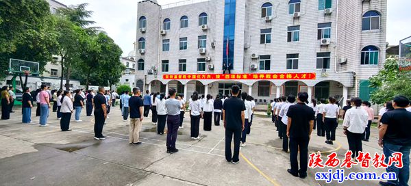 陕西圣经学校组织全体师生收看“纪念中国人民抗日战争暨世界反法西斯战争胜利80周年大会”
