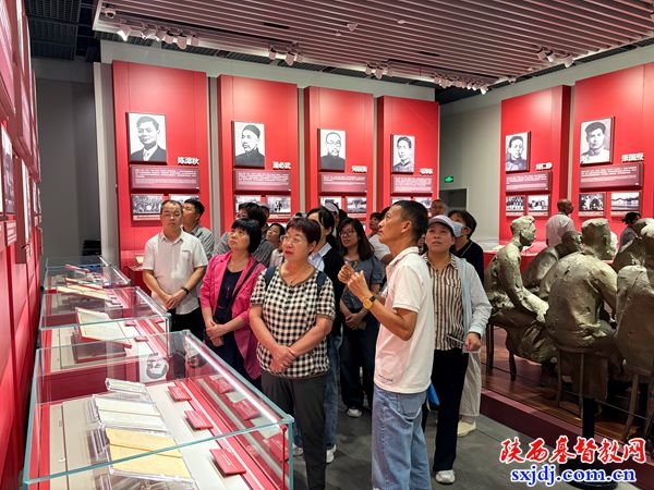 陕西圣经学校组织毕业班赴上海开展爱国主义教育研学活动