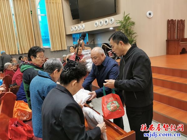 尊老敬老,传承主爱——临渭区基督教协会举行重阳敬老感恩礼拜
