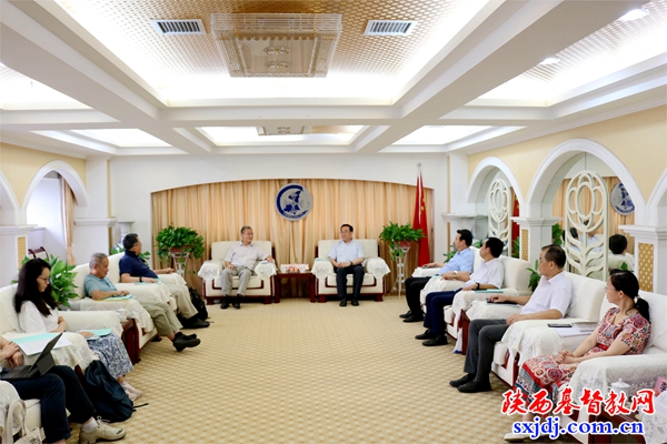 基督教全国两会监事会监事长高峰牧师一行到陕调研