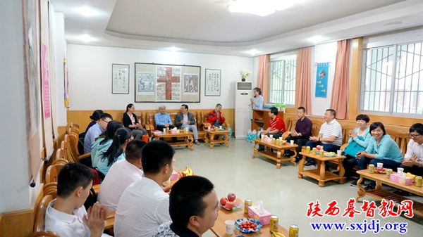福建神学院毕业班师生一行来访圣经学校