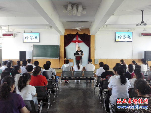圣经学校举行趣味经文竞赛