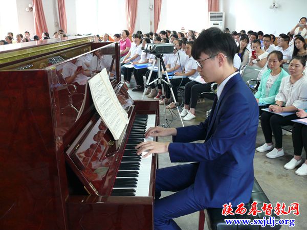 陕西圣经学校举行2017年钢琴赞美音乐会(图7)
