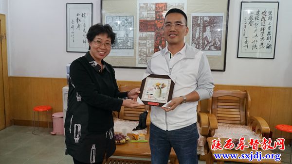 深圳市龙岗区基督教两会同工来访我校(图2)