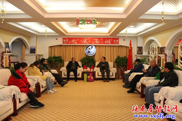 省政协民族和宗教委员会专职副主任刘俊庆一行到访我会，祝贺圣诞节(图1)