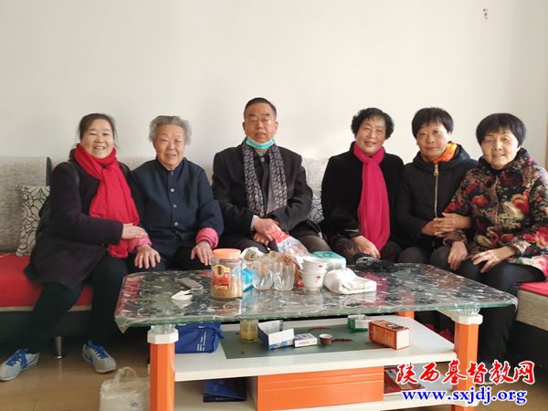 爱在行动——宝鸡市十里铺教会开展“圣诞送温暖”活动(图2)