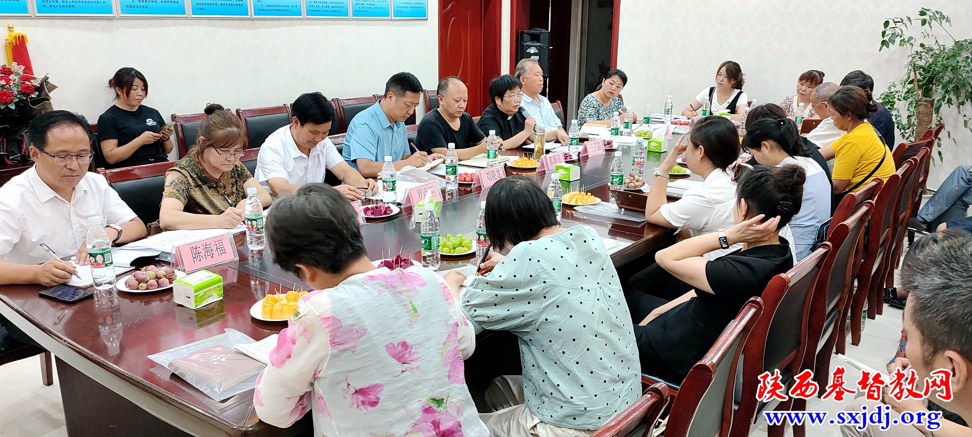 汉中市南郑区基督教两会常委扩大会议顺利召开(图2)