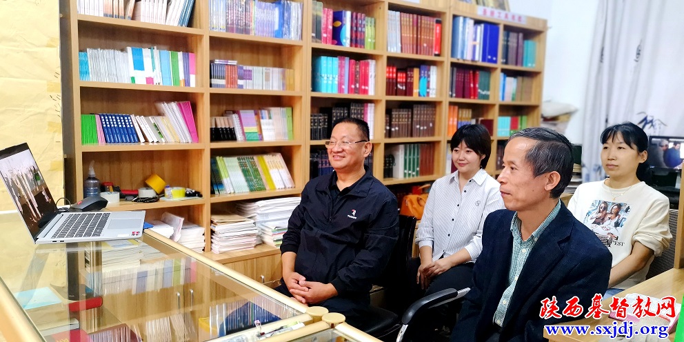 省基督教两会组织驻会同工观看爱国主义题材影片(图3)